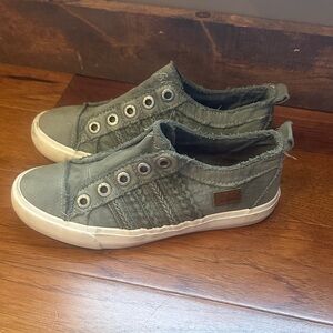 Kids Gray Canvas Shoes